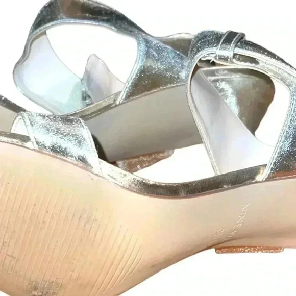 NINE WEST BRODEA METALLIC SANDAL - Picture 4 of 15